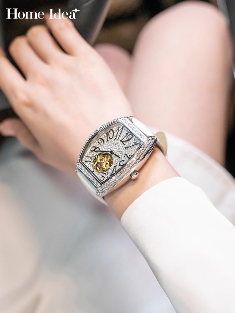 Leatherwork Ideas - Orologio meccanico da donna con borchie