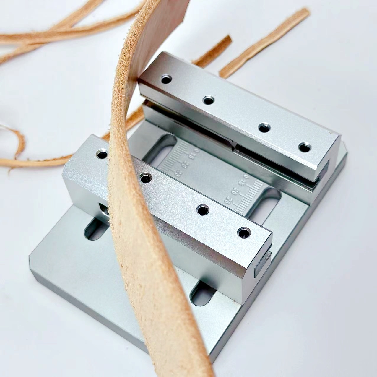 Macchina per rifilare i bordi  - Leatherwork Diy recensione e prezzo